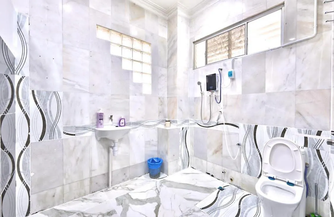 Penang Dream Banglo Sleeps 50 탄중붕가 0*,  말레이시아